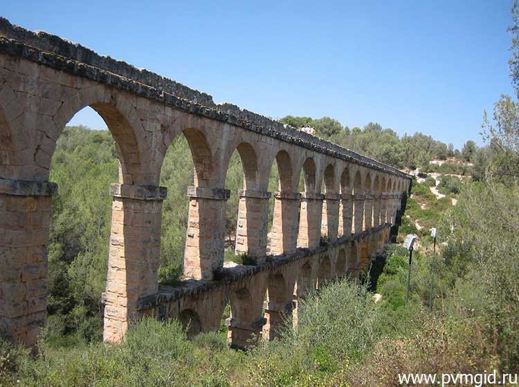 Римский акведук в Таррагоне - фото