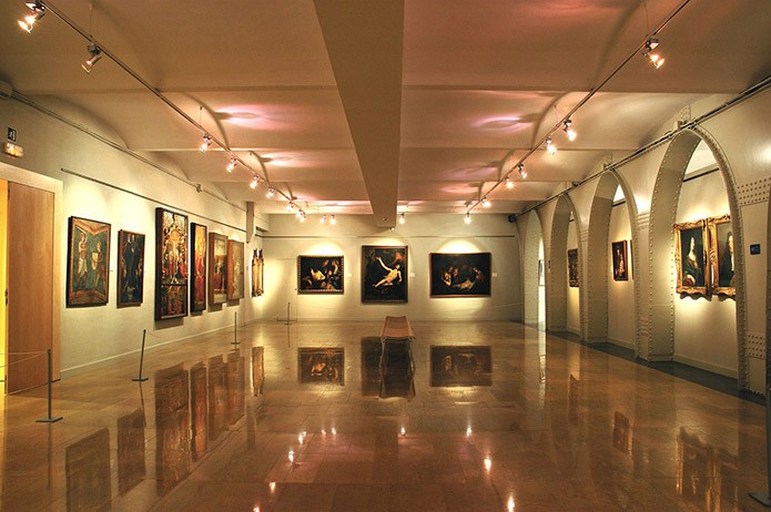 Зал музея на территории комплекса Монтсеррат