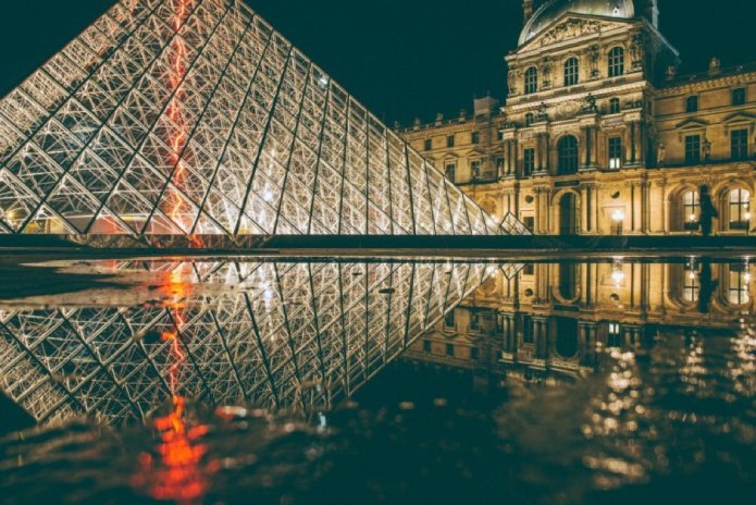 Лувр - музей в Париже - фото