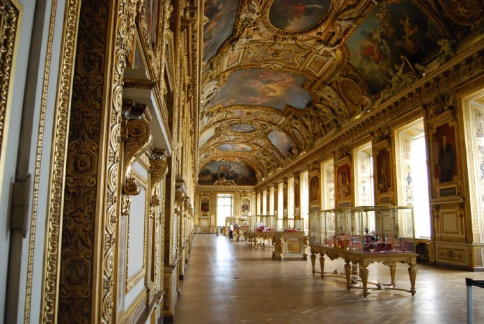 Залы Лувра - фото