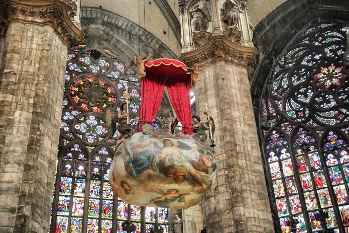 Священный гвоздь в Миланском соборе - фото